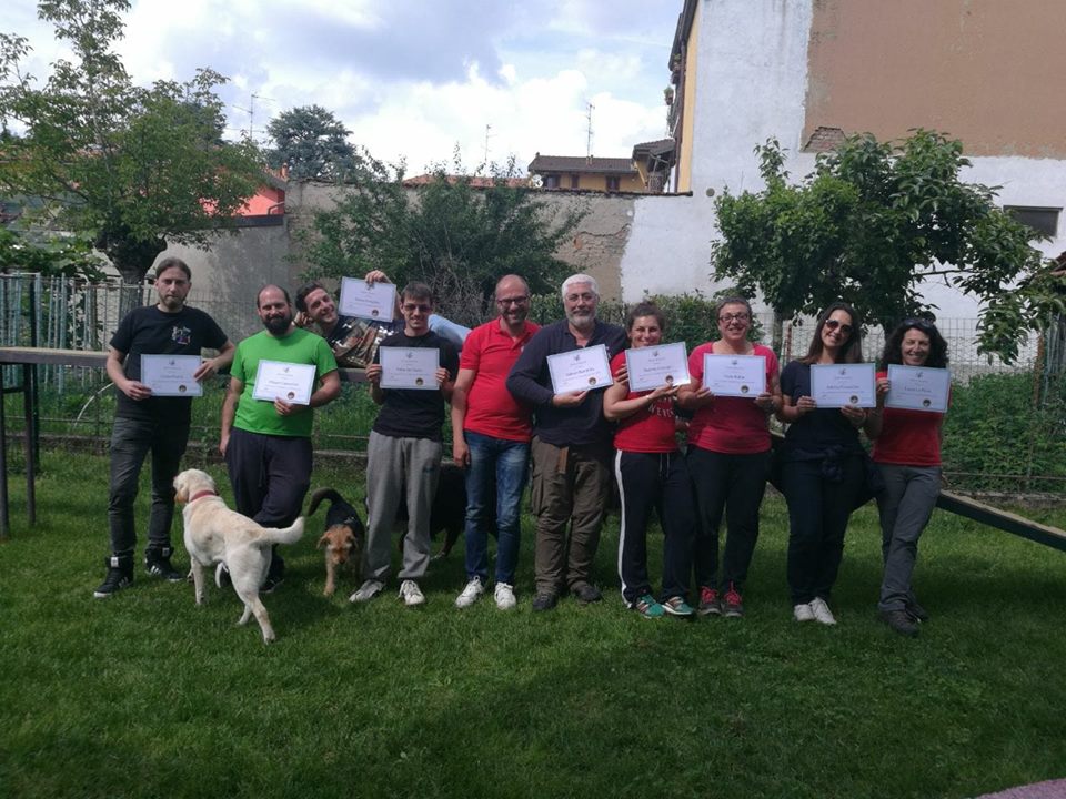 persone con attestato di educatore cinofilo